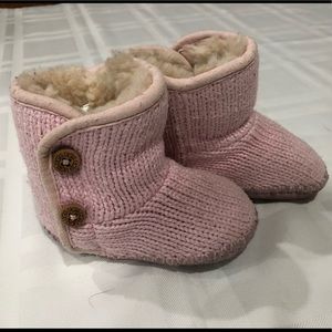 Infant/toddler Ugg knit pink booties, size 4/5